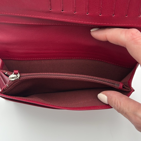 Chanel quilted patent leather long bifold wallet - Picture 4 of 11